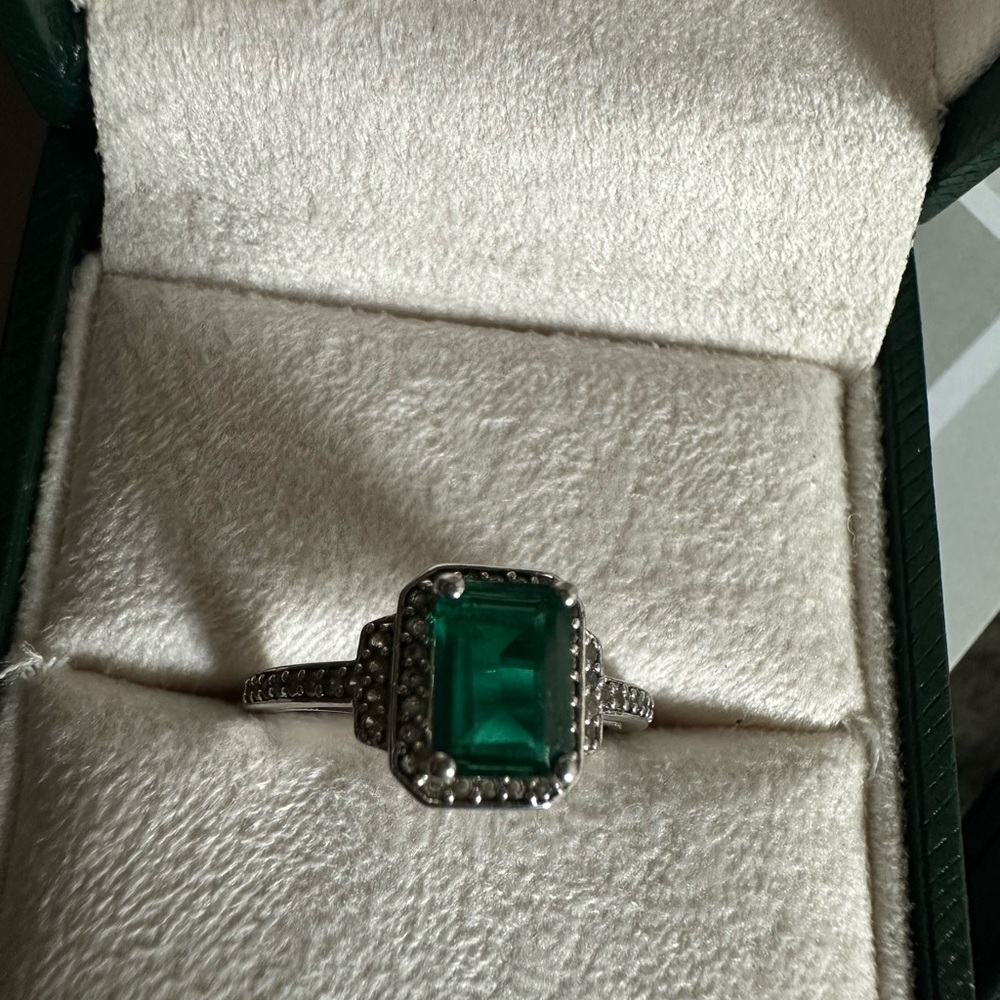 Green Gemstone Ring - image 2